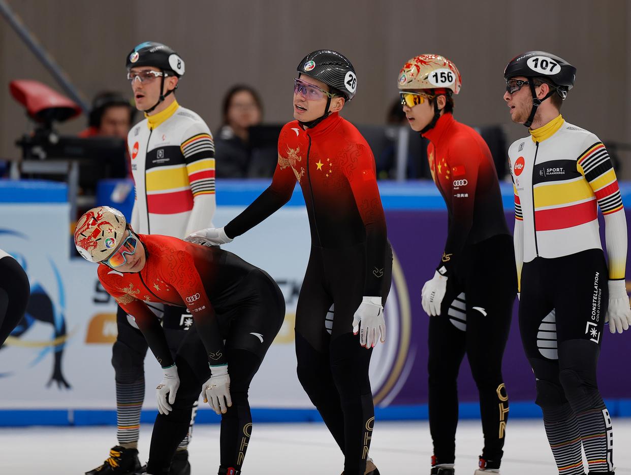 关于短道速滑男子米半决赛，韩国选手强势夺冠的信息