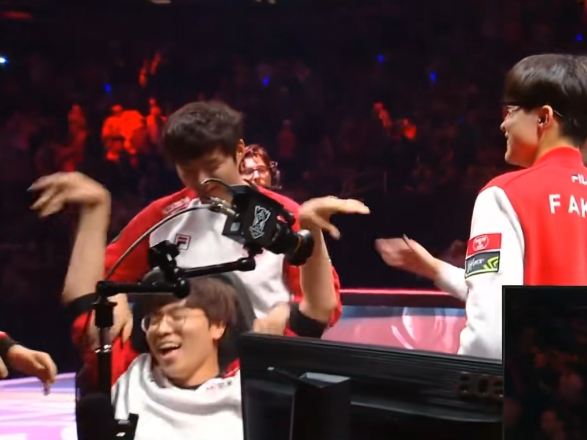  Faker巅峰对决，Karsa与80激战IG分钟，高光表现胜负难料！