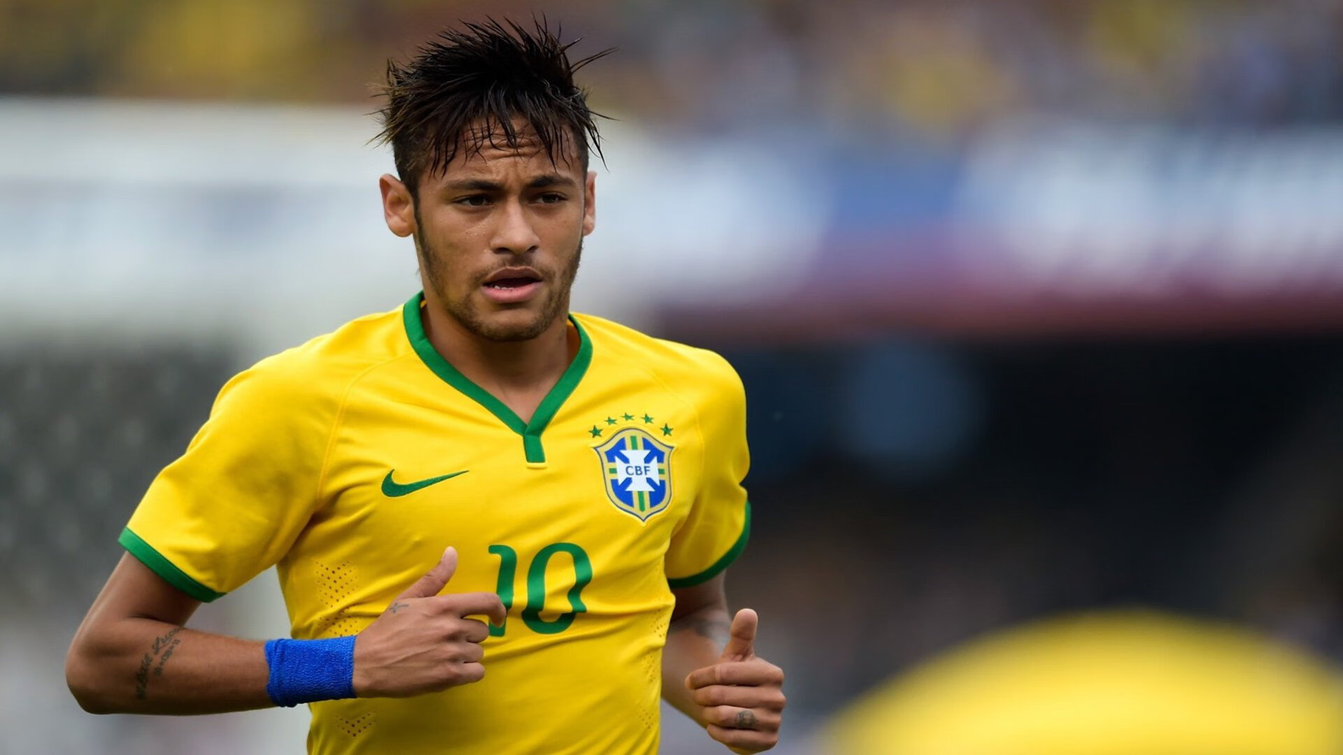 大奖赛首回合激情夜！梅西里突外投，拜仁慕尼黑惊险武汉三镇