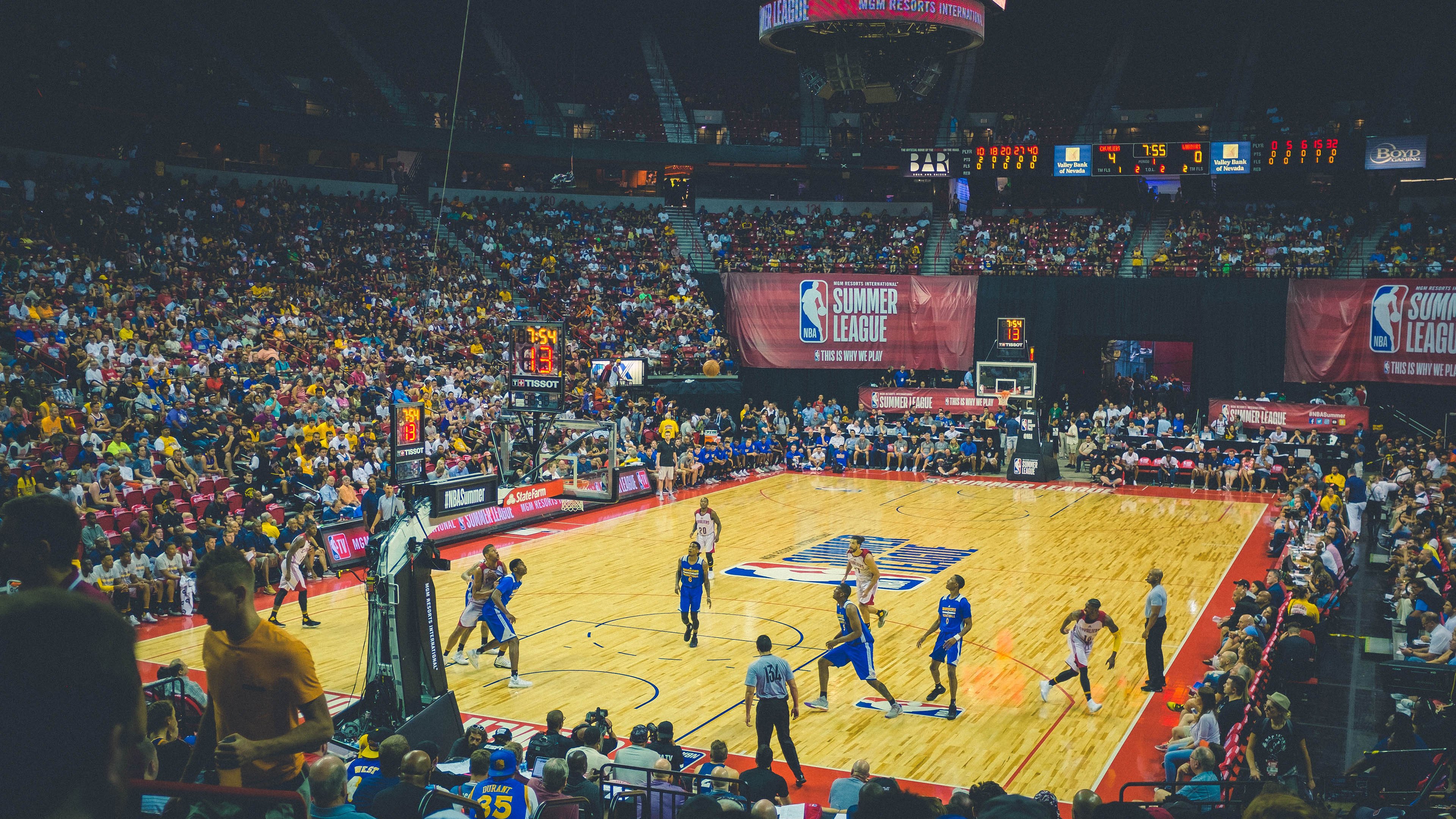 谷爱凌复出首秀出彩，洛杉矶快船主场险胜北京首钢，豪取3连胜